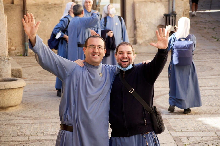 i fratelli e le sorelle in cammino